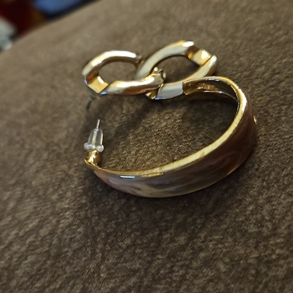 3/$30 VTG Mismatched 80s Enamel Hoop Geometric Earrings - Picture 2 of 5